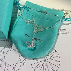 Luxury Tiffanyjewelry Pendant Tiffanyjewelry halsband Kvinnor Designer smycken Fashion Street Classic Ladies Crown Necklace Holiday Gifts 825