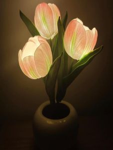 Bordslampor LED Tulip Flowerpot Lamp Pink Room Decor Simulation Ceramic Atmosphere Night Light Home Decorative OrnamentStable3385995