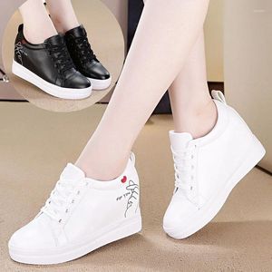 Casual Schuhe Comemore Frühling Frauen vulkanisierte Turnschuhe Low-Top-Leder-Dickdicker-Sport-Mode-Frauen-Tennis 2024