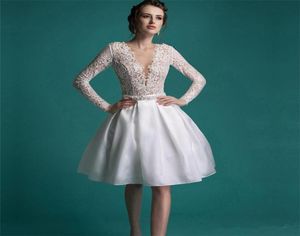 2020 New Vintage Short Lace Wedding Dress Knee Length Vneck Aline Pearls Long Sleeves Short Bridal Gowns Vestidos De Noiva1985929