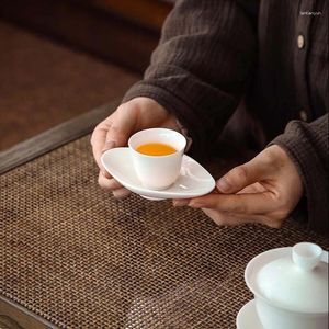 Vassoi di tè in porcellana bianca tazza creativa a forma creativa con una tazza da tè alla cerimonia di piattino