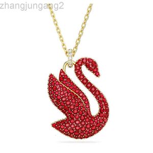 Designer Swarovskis smycken Shi Jia 1 1 Original mallen röd svan dubbelsidig med tröja kedja kvinnlig svälja halsband krage kedja