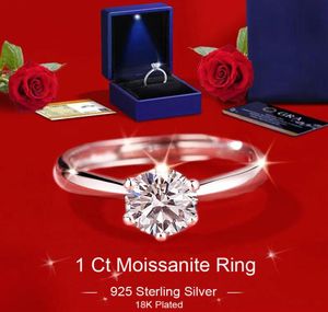 1CT Mulheres Moissanite Anéis 925 Prata esterlina 18K Diamante de diamante Top Lady Wedding Ring Presente com caixa Fash1936791