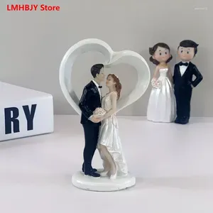 Decorative Figurines LMHBJY European Style Groom Bride Resin Crafts Wedding Anniversary Cake Decoration Ornaments Foreign Trade