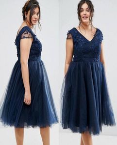 Marine Blue Plus Size Short Prom Kleider Vneck 3D Applikes Abendkleider Eine Linie Tüll Knie Länge formelles Kleid7645181