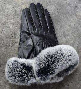 2020 Winter Fur Plush äkta läder softs mode märke Elastic Half Finger Rabbit Warm Sheepskin Sexig Drive Ladies Pouch Screen9745584