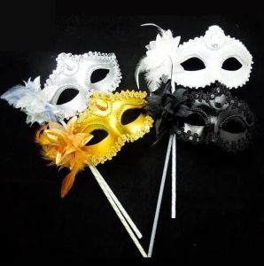 Veneziano máscara máscara de baile de dança de máscara de casamento vestido chique de olho em máscaras de bastão lírio com renda de renda de penas de bastão máscara 2024414