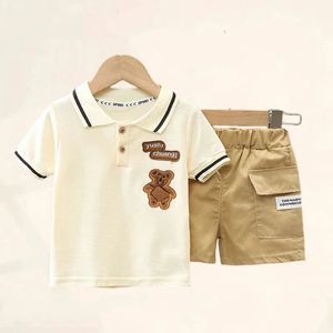 Baby Jungen Kleidung Set Tshirtshorts Kinder Sommerkleidung Süßes Cartoon -Outfit Kind Kleinkind T -Shirt Hosen 240408