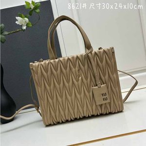 Mui Mui Bags 10a Tote Bag Fashion Miui MatelassesメッセンジャーハンドバッグヴィンテージデザイナーショルダーバッグレディースHOBOバッグクロスボディレザーボウリングバッグ3652