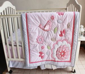 2015 säljer baby sängkläder set applikation broderi 3d fågel baby crib sängkläder set 100 bomull 7 st baby quilt säng runt7101893