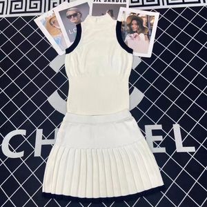 White embroidered Bee skirt Set Women sexy sleeveless knit vest + high waist pleated skirt women fashion 2-piece set