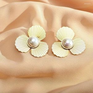 Gestüt Ohrringe koreanische Modelegierungen kreativer Blumenperlen Porträt Cowry für Frauen Mädchen wasserdichte Ohrschmuck Schmuck