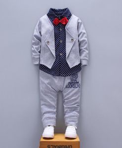 Primavera Autumn Children meninos Meninas Cloths Crianças roupas de moda Baby Gentleman Tshirts calça 2pcsssets Toddler Tracksuit 1353282334