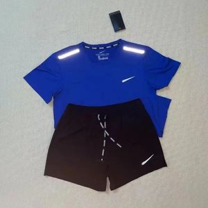 2024 Luxury Men's Tracksuit Designer T Shirt Short Sleeve Set Fashion Sportwear Men kläder Summer Running Wear T-shirt Shorts Sports Two Piece Set.