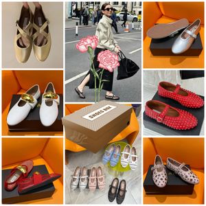 Con scarpe in scatola designer sandalo sandalo gallinaio cucciolo cursore piatto da donna danza da donna uffici formali rutici di lussuoso fibbia rivettata Gai 35-40 Spedizione gratuita