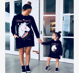 Mamma och jag matchande tröjor Family Look Nya stilar Spring Kids Clothing Fashion High Quality Cartoon Cute Unicorn Printed Sweat1527046