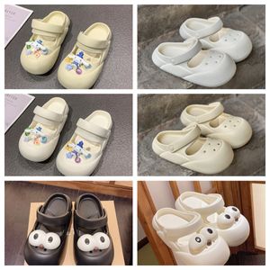 2024 Top Slippers Мужчины женщины летние черные белые скольжения, устойчивые