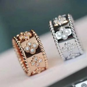 Designer Brand Kaleidoscope Ring med 18K Rose Gold Plating Plain Edge Diamond Inlay Trendy and Fashionable Design Van