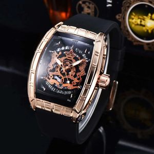 Masculino assistem personalizado com designer de moda de negócios liga liga dial mineral vidro oco calendário quartzo watch watch watch watch