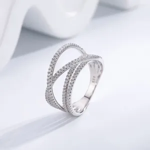 Cluster Rings S925 Серебряная линия Женщина Полово бриллиантовое кольцо женщина блестящий 5A Циркон продвинутый дизайн