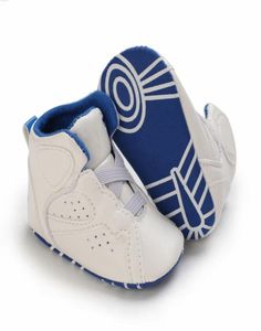 Baby First Walkers Sneakers Новорожденная кожаная баскетбольная кроватка обувь для детских спортивных детских модных сапог тапочки для малышей 5804053