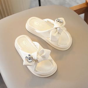 Yaz Çocuk Terlik Kız Moda Kristal Tavşan Plajı Ayakkabı Yumuşak Kalın Çözilmiş Açık Toe Çocuklar Dış Aşınma Slip Donanma Terlik 240407