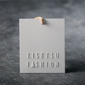 Aksesuarlar Özel Kağıt Yumru Baskı Moda Kabartmalı Mektup Etiketi Kadın Giyim Kişilik Tasarımı Özel Fabrika Doğrudan Satış