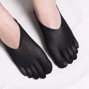 Çoraplar 4 Çift/Lot Artı Boyut Erkekler 5 Parmak Görünmez Ayak Toe Set Yaz İnce Naylon Antislip Japon çorapları ayrı ayak parmakları ile
