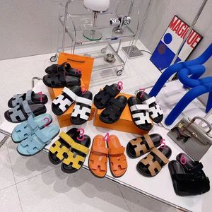 Lüks Tasarımcı Chypree Düz Velcro Moda Sandalet Kadın Gri ve Siyah Renk