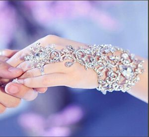 Ny ankomst Luxury Diamond Crystal Bridal Glove handleds fingerlösa bröllop smycken armband för brud pärlor mariage brud1311621