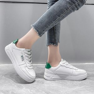 Casual skor mode kvinnor sneakers flickor vita pu läder icke-halkstudenter som kör utomhus damer lägenheter andningsbräda
