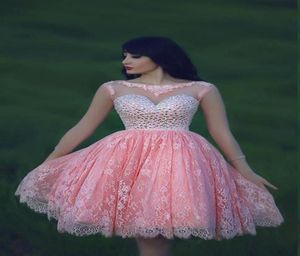 Fashionabla rosa korta hemkomstklänningar Öppna back Scoop -halsringning med kristallpärlade spetsar en linje examen klänningar nya ankomst4254849