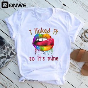 女性のTシャツlgbt唇