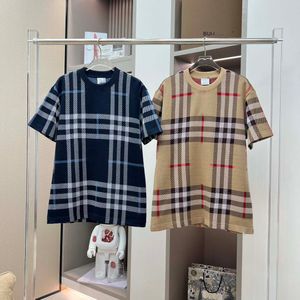 2024 Fashion Luxury Clothing Men's T-shirt och kvinnors lösa t-shirt Topppar Casual Checkered Sweatshirt Men's T-shirt tröja topp