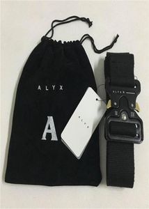 Alyxbälte 128 cm Fashion Safety Belt Men Kvinnor Rollercoaster Black Metal Button Canvas Alyx6449508