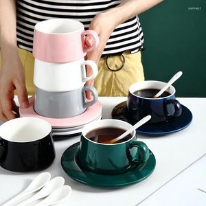 Tazze Nordic Simple Bright Coffee Cup e Saucer Ceramic Flower Tea Milk Western Restaurant Set