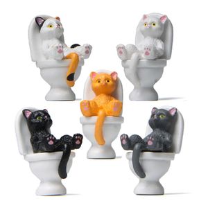 CAT On Toilet Resin Home Decoration Ação Figura Dollouse Landscape Acessories Fairy Garden Miniatures Desktop Model Ornament 240408