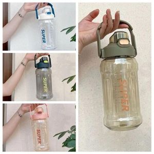 Butelki z wodą ze słomką Ukończoną butelkę przeciek w siłowni wielokrotnego użytku plastikowy kubek duży czajnik podróży na zewnątrz