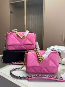 7a Designer de luxo Saco de cadeia clássica de moda feminina feita de material de couro de alta qualidade Padrão xadrez de diamante Prático e versátil um ombro crossbody bolsa