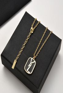 Designer Letter Necklace Pendant For Men Womens Gold Chain Halsband Luxury Fashion Women SMYCKE MENS MENS UNISEX CHIN HALKACES 220724446861