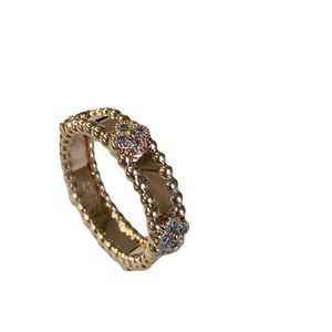 Designer Brand Van Ring Gold smal platta kalejdoskop Klöver Pekfingerpar Kvinna Full Diamond Light Luxury Personality Tail med logotypkategori