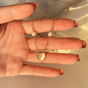 Kall likgiltig stil Cat's Eye Stone Love Halsband för kvinnor, lätt och nischdesign, naturlig liten pärlabenbokstillbehör, nackkedja