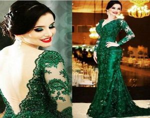 Nya Elegant Emerald Green Lace aftonklänningar V Neck Långärmar Öppna baksida av domstolståg formella klänningar Mor till bruden 4925106
