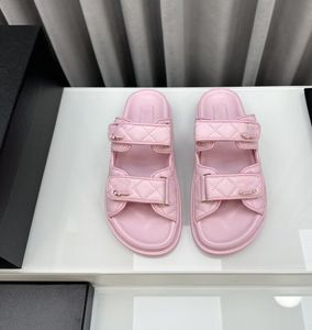 2024 Designer tofflor Sandaler gummi tjockt solade tyg tofflor sommar mode heta säljbrev tofflor unisex tofflor för kvinnor