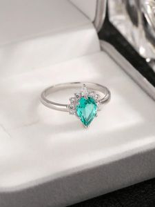 Anelli di cluster Anello Sterling 925 con lacrima Smeraldo e Zircon Simple elegante design per le donne
