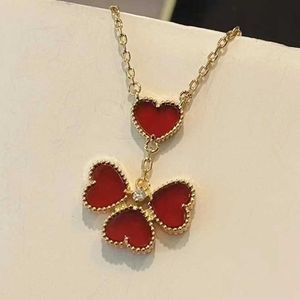 Designer van Four Leaf Flower Necklace V Gold Thicked Plated 18K Red Agate Heart White Fritillaria Pendant Collar Chain