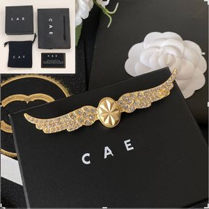 Spring Gifts Style Letter Brooches Gold Plated Copper Fashion Wedding Jewelry Pins New Style Womens Mother Gift Brooch With Box C160