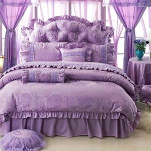 Yatak takımları romantik mor dantel prenses düğün yatakları 4pcs jacquard saten ruffles nevresim yatak kapağı yatak etek pamuk