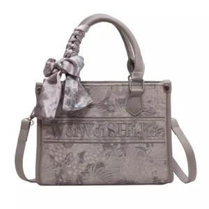 New high quality embroidery light luxury women's handbag Large capacity fashion Princess bag shoulder bag crossbody bag