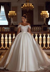 Sparkly Dubai Arabic Satin Sequins Bröllopsklänningar Elegant av axelbollklänning Lyxiga brudbröllopsklänningar med avtagbar S3219448
